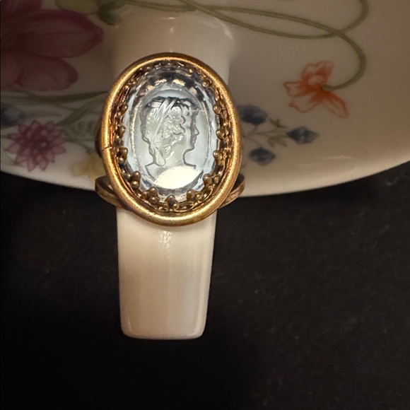 Vintage Blue Cameo Intaglio Gold Tone Ring - Picture 3 of 9